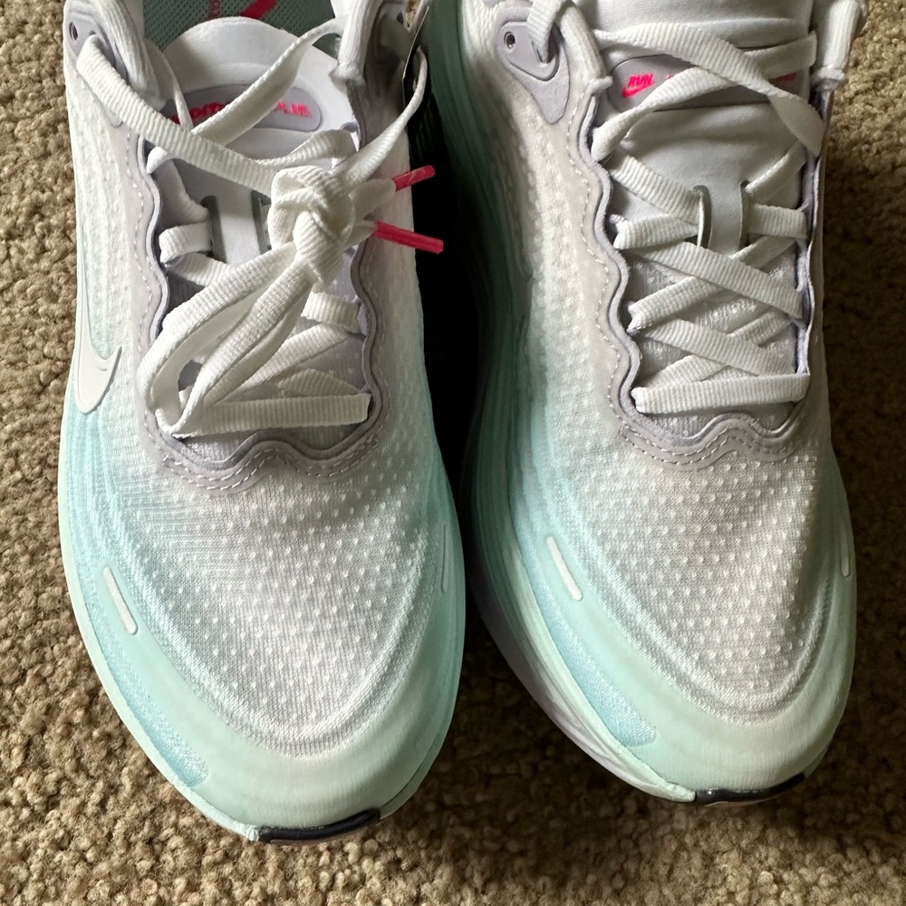 Nike Vomero plus Women's White and Light Blue Sneakers